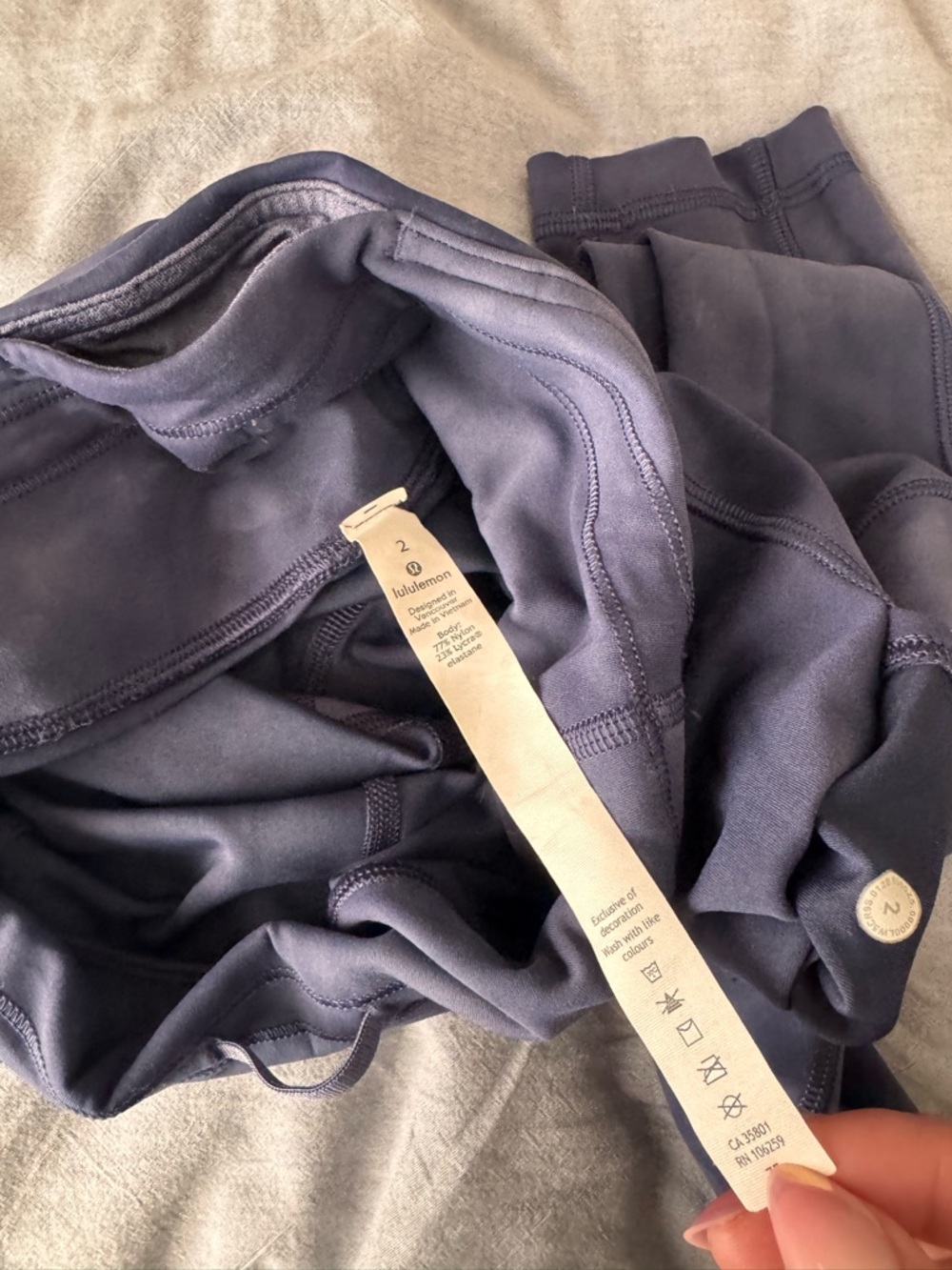 lululemon athletica blue tie-dye High-Rise Leggings - 2 - Picture 3 of 3